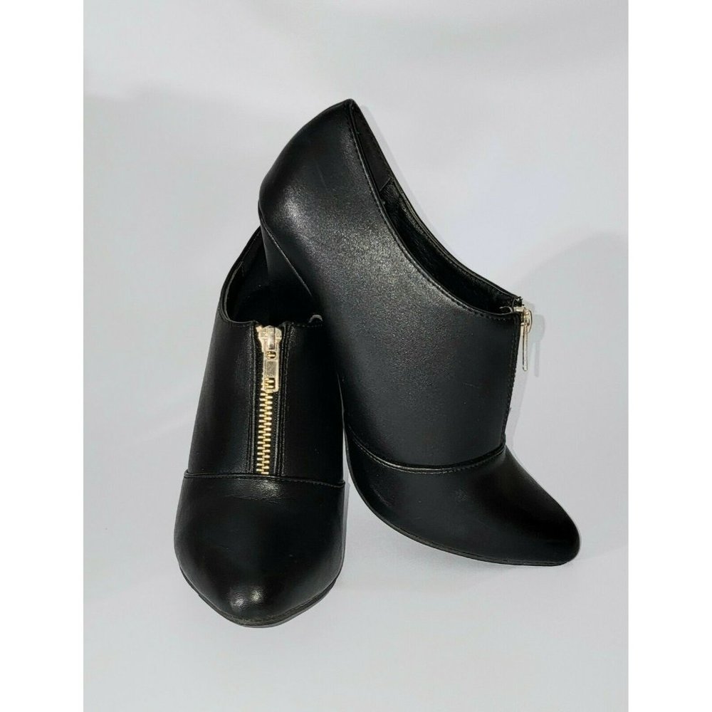 OLIVIA MILLER  SASSY GOLD ZIPPERED  BLACK LEATHER  ANKLE BOOTS SIZE 8